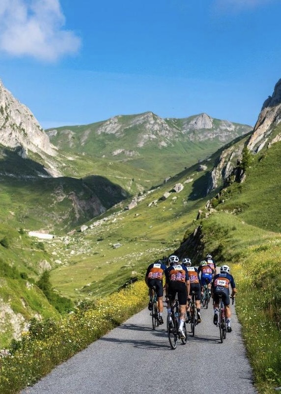 La-Fausto-Coppi-Granfondo-climbing-up-to-Fauniera