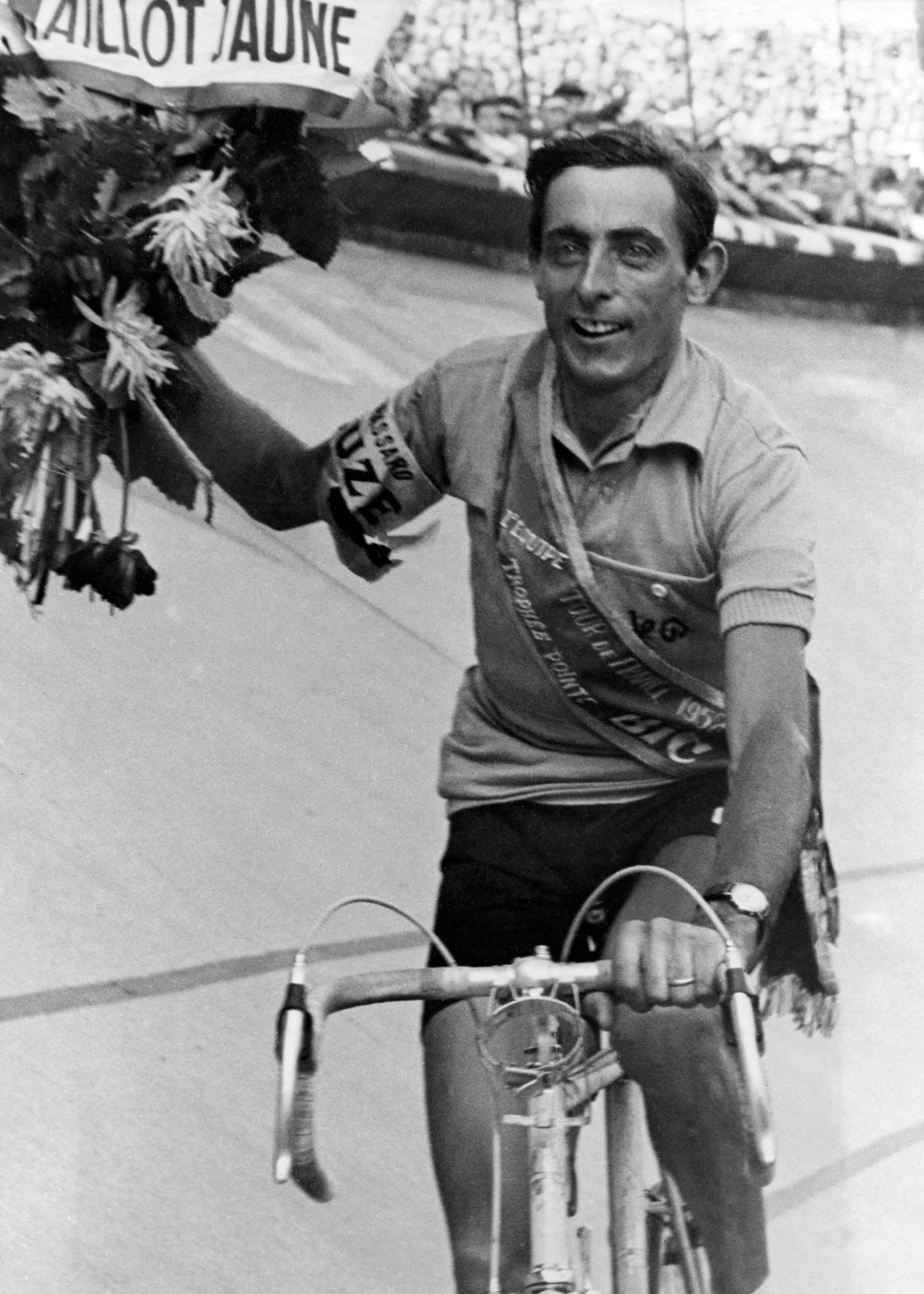 La victoire de Fausto Coppi au Tour de France, le 19 juillet 1952, au Parc des Princes ? Paris. (Photo by Keystone-France/Gamma-Rapho via Getty Images)